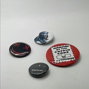 MUST BUNDLE 
Fun Button Pin‎ Set